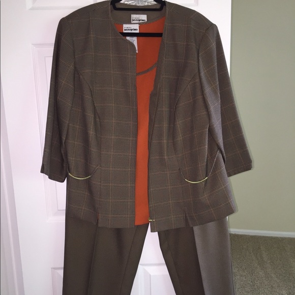 Dress Barn Pants - Women’s 3-piece pant suit Dress Barn Pants - Women’s 3-piece pant suit